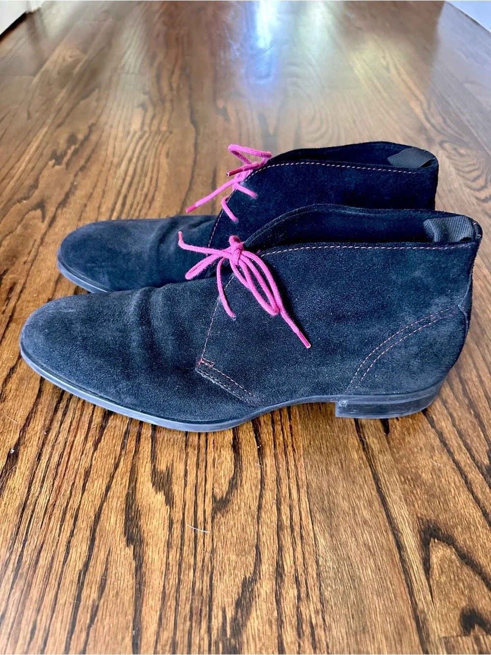 Donald J. Pliner Men's Black Suede Siri 02 Chukka Boots with Pink Laces size 8.5